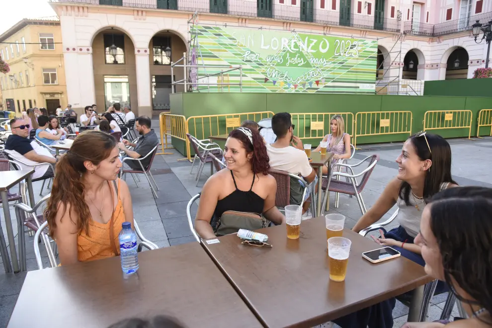 San Lorenzo 2023: ambiente en las calles de Huesca, engalanadas para las fiestas
