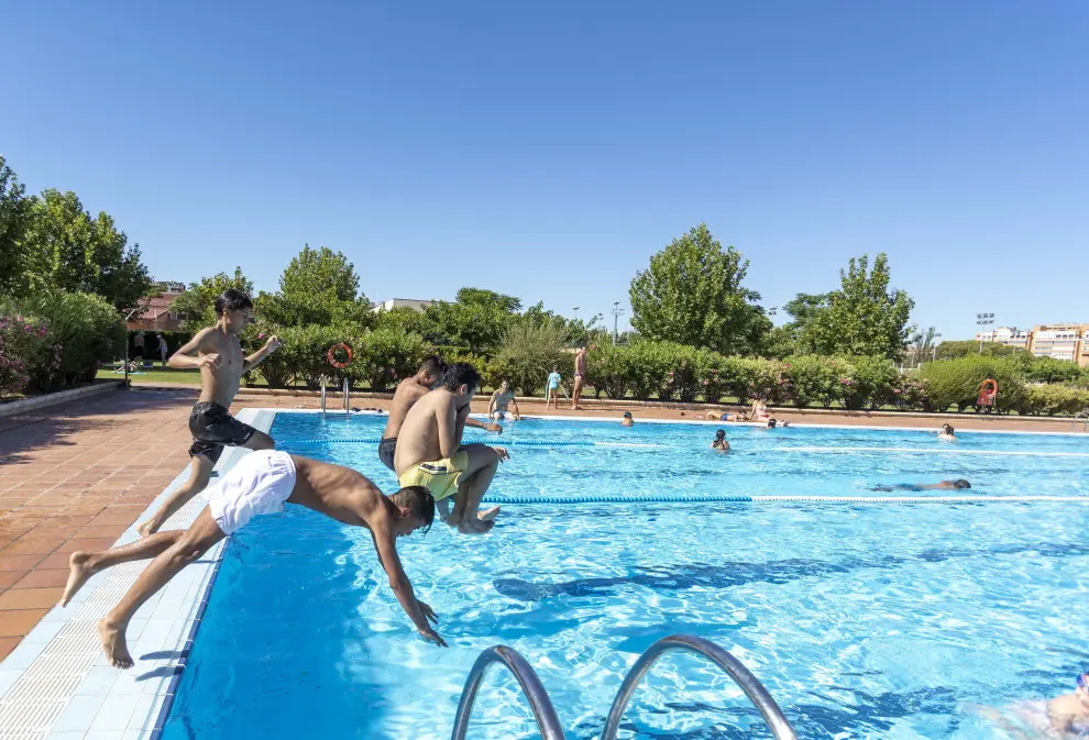 Fotos de las piscinas municipales de verano del CDM Actur