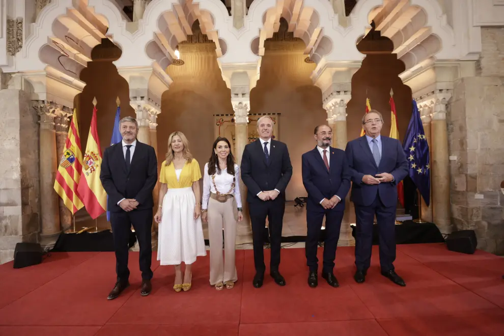 Fotos de la toma de posesión de Jorge Azcón como presidente de Aragón y ambiente en el Palacio de la Aljafería.