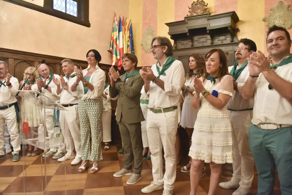 Homenaje a 'El Cordobés' en el Ayuntamiento de Huesca.
