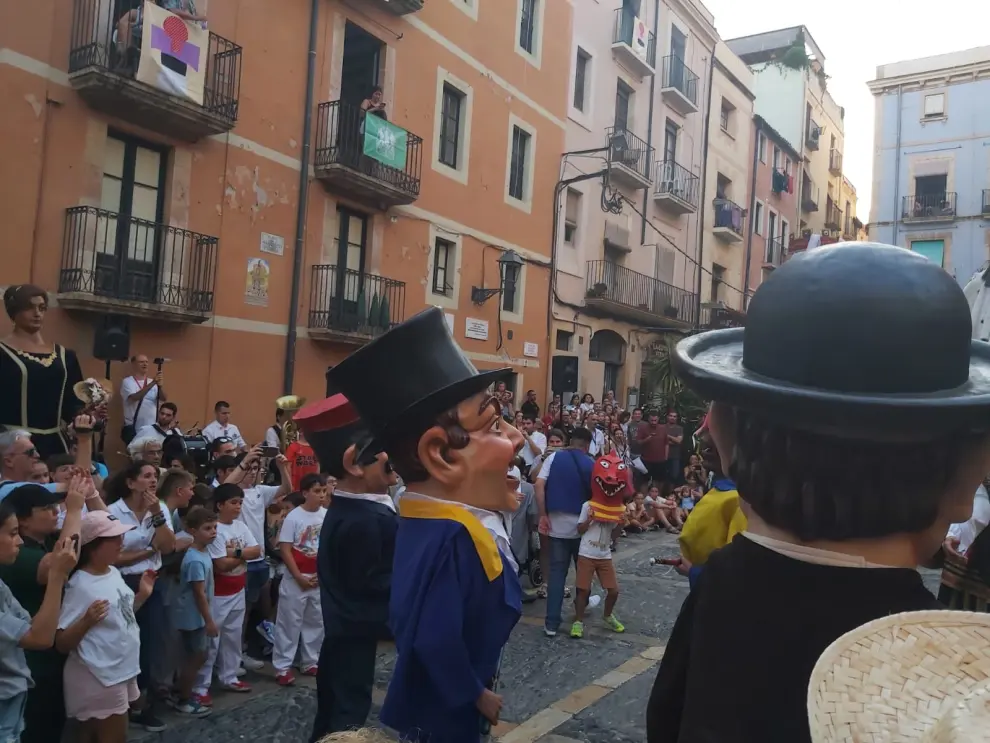 Los cabezudos del Arrabal, en las fiestas de Tarragona.