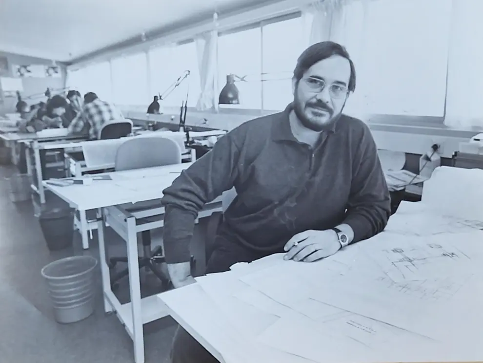 José Manuel Pérez Latorre en su estudio de arquitectura