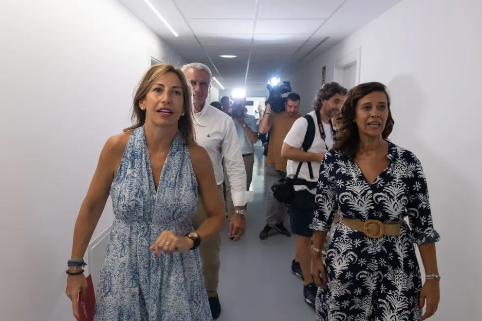 Visita de la alcaldesa Natalia Chueca a las viviendas sociales de Fray Luis Urbano de Zaragoza