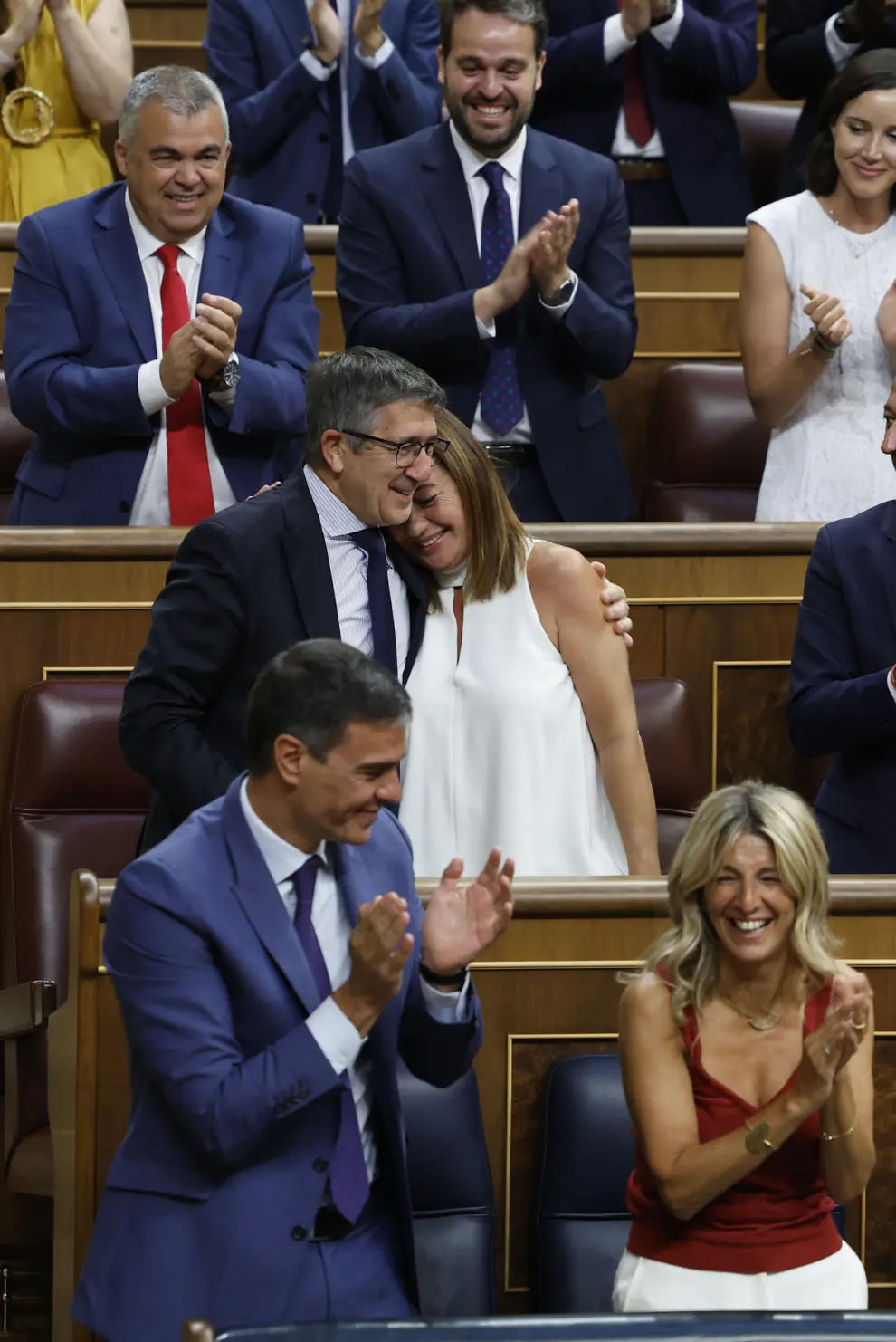 La diputada balear Francina Armengol, felicitada por Patxi López, tras ser elegida presidenta de la Cámara Baja en la sesión constitutiva de las Cortes Generales de la XV Legislatura