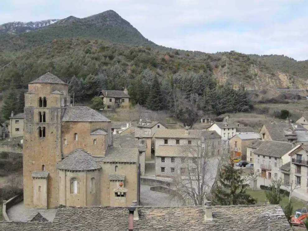 Etapa 2 del tramo aragonés del Camino de Santiago: Vista de Santa Cruz de La Seros