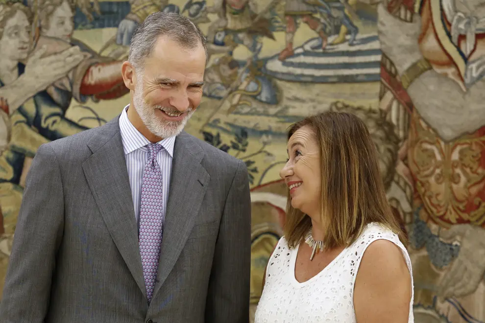 El rey Felipe VI recibe a la nueva presidenta del Congreso, Francina Armengol, en el Palacio de la Zarzuela