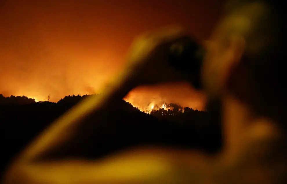Oscar, 21, rescues his horse Atena in the village of La Victoria, as wildfires rage out of control on the island of Tenerife, Canary Islands, Spain August 19, 2023. REUTERS/Nacho Doce EUROPE-WEATHER/SPAIN-WILDFIRES