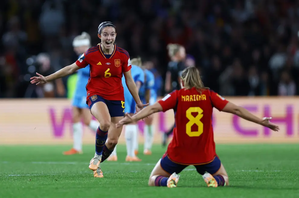 España gana el Mundial de Fútbol contra Inglaterra.