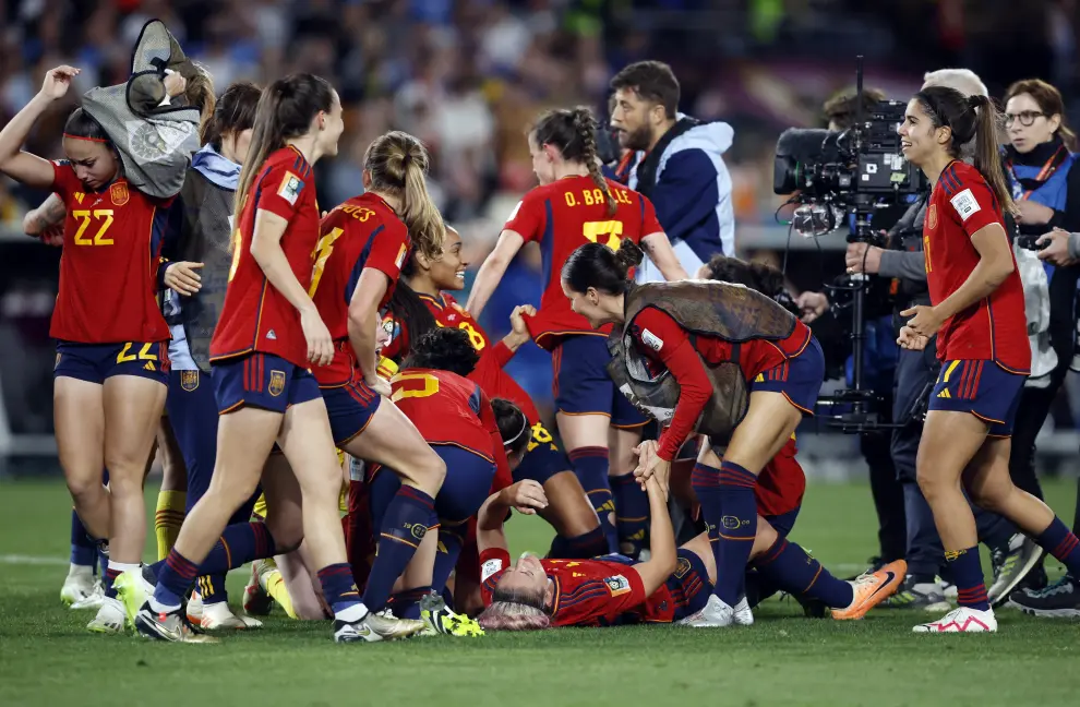 España gana el Mundial de Fútbol contra Inglaterra.