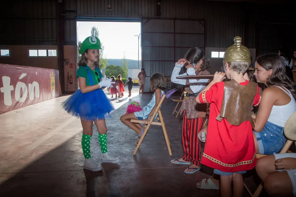 Los más pequeños de Montón demuestran su ingenio, creatividad y originalidad disfrazándose en el último días de las Fiestas de San Agustín