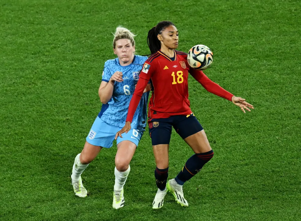 Penalti en la segunda mitad de la final del Mundial de Fútbol: España-Inglaterra.
