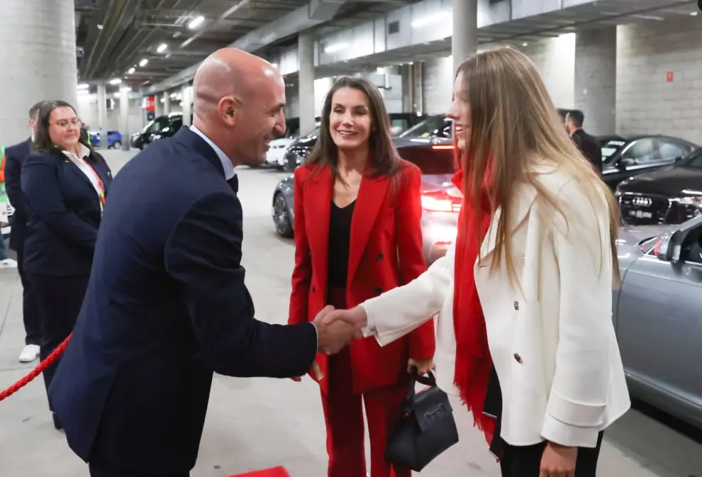 Soccer Football - FIFA Women's World Cup Australia and New Zealand 2023 - Final - Spain v England - Stadium Australia, Sydney, Australia - August 20, 2023 FIFA president Gianni Infantino and Spain's Queen Letizia before the ceremony REUTERS/Amanda Perobelli SOCCER-WORLDCUP-ESP-ENG/REPORT