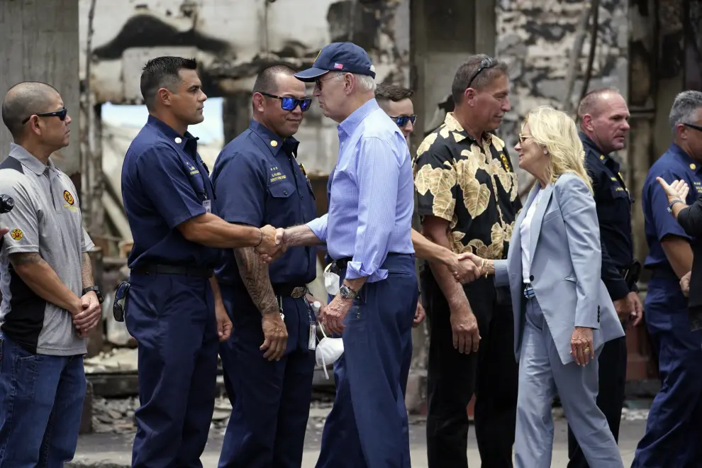 Joe Biden visita la isla de Maui.