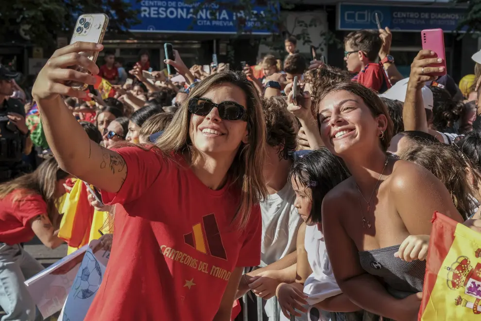 Las campeonas celebran esta tarde en Ibiza su triunfo en la Copa del Mundo.