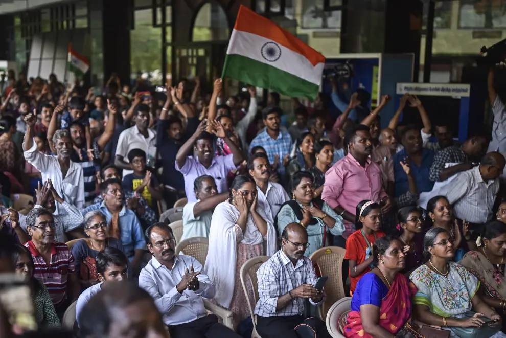 Chennai (India), 23/08/2023.- People react as they celebrate the soft landing of the Indian Space Research Organisation's (ISRO) mission Chandrayaan-3 on the Moon's South Pole during the live-streaming, at Tamil Nadu Science and Technology Centre, in Chennai, India, 23 August 2023. Chandrayaan-3 is the third and most recent Indian lunar exploration mission under the Chandrayaan program of the Indian Space Research Organisation (ISRO). India became the first nation to land on the Moon's south pole and only the fourth nation ever to accomplish this, ISRO confirmed it on X (formerly Twitter) by saying 'I reached my destination and you too!' Chandrayaan-3 has successfully soft-landed on the moon. EFE/EPA/IDREES MOHAMMED coverage 25936 INDIA SPACE TECHNOLOGY CHANDRAYAAN 3