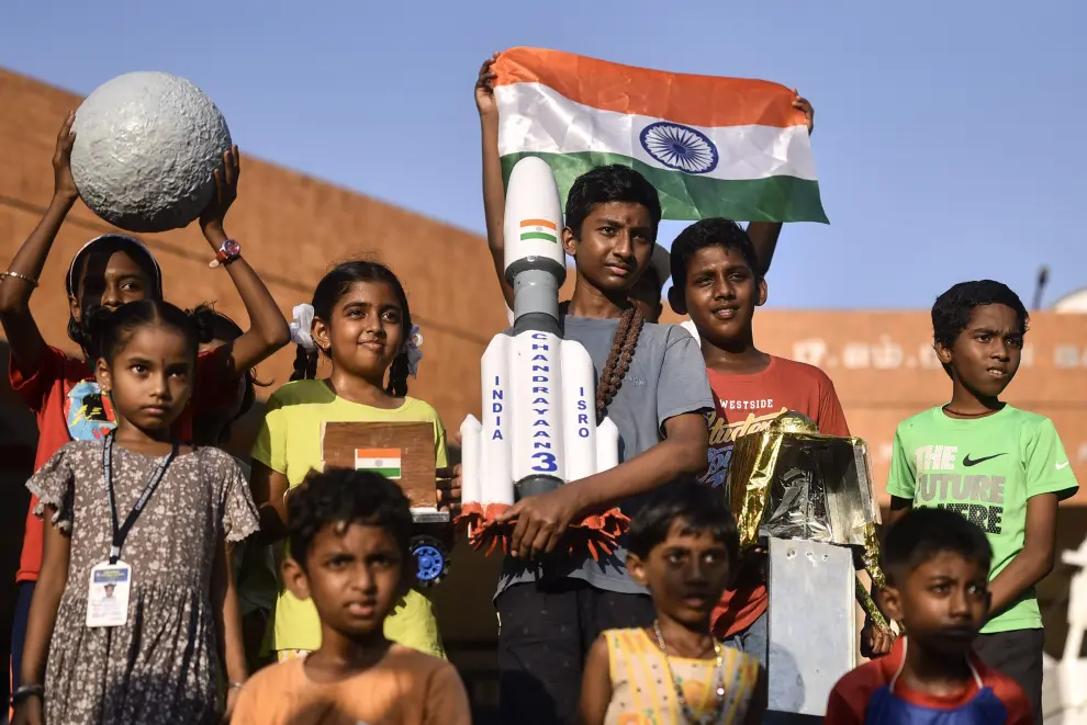 Euforia y alegría en las calles de India tras el aterrizaje de Chandrayaan-3. INDIA SPACE TECHNOLOGY CHANDRAYAAN 3