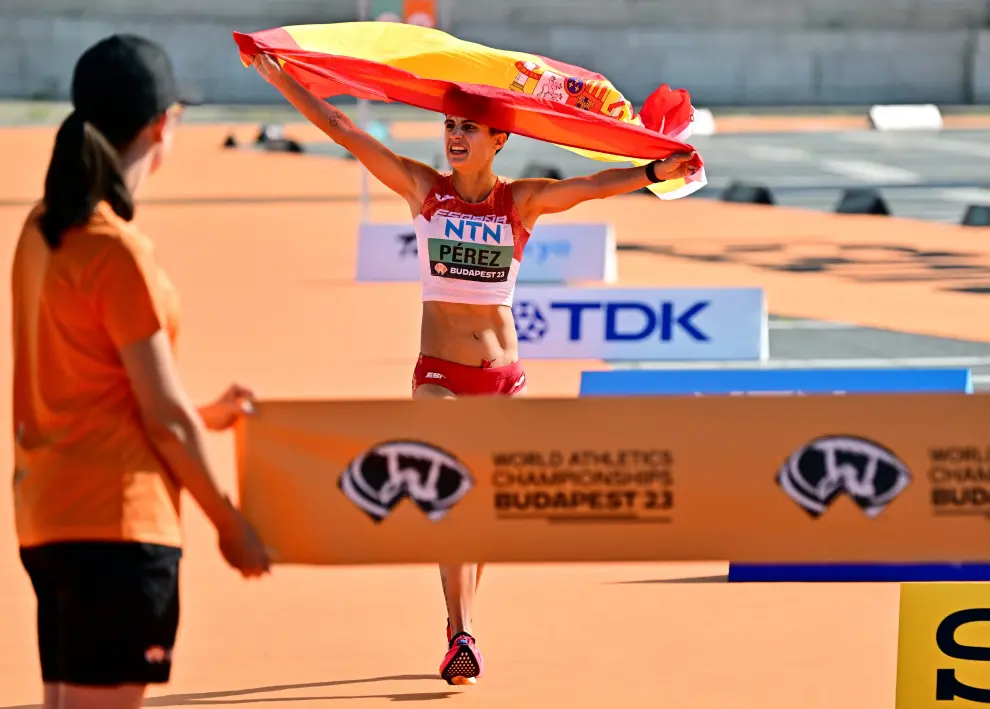 La atleta española María Pérez, campeona del mundo de los 35 kilómetros marcha en Budapest