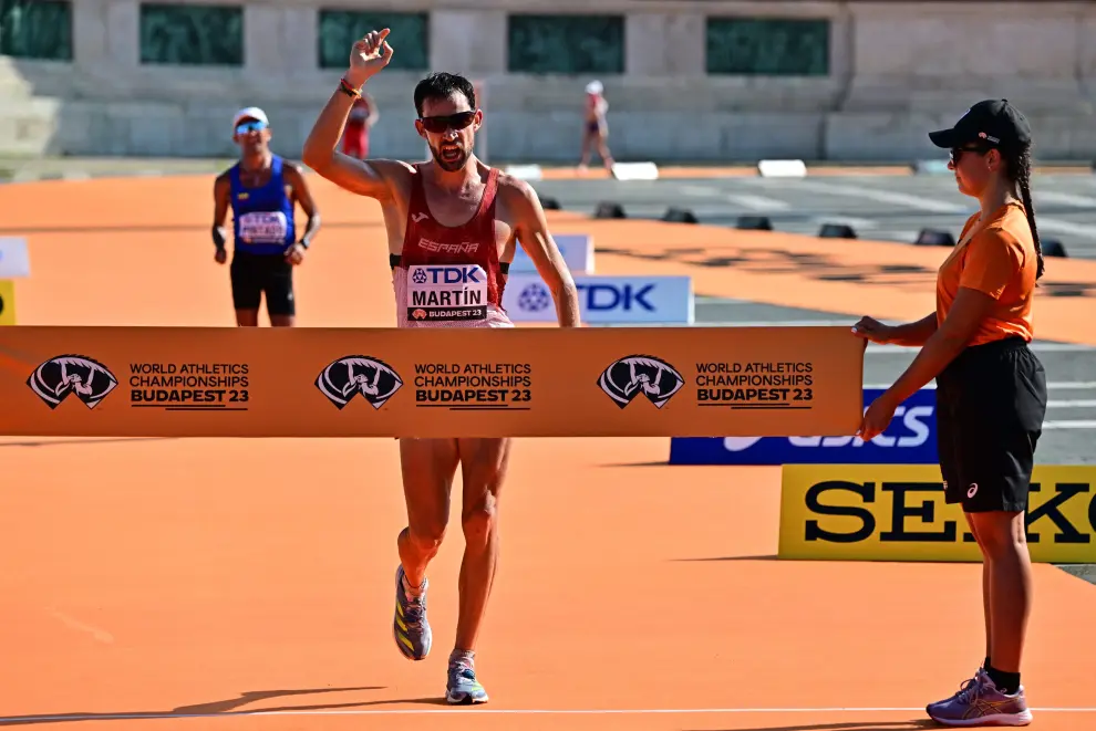 El atleta español Álvaro Martín, campeón del mundo de los 35 kilómetros marcha en Budapest