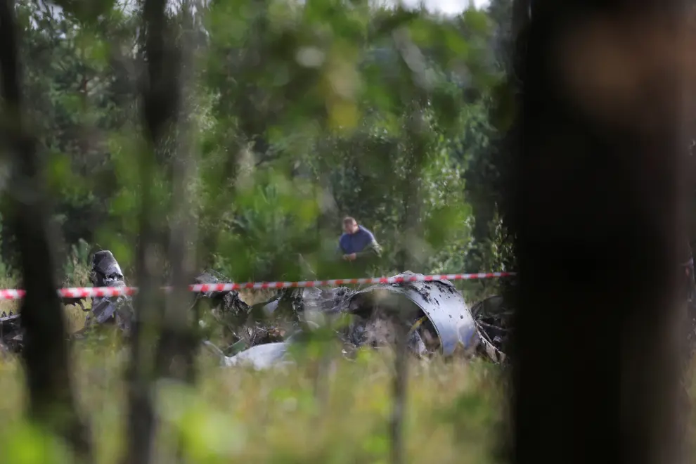 Restos de un avión que se estrelló en la aldea de Kuzhenkino, región de Tver, donde viajaba el jefe de los Wagner Yevgeny Prigozhin