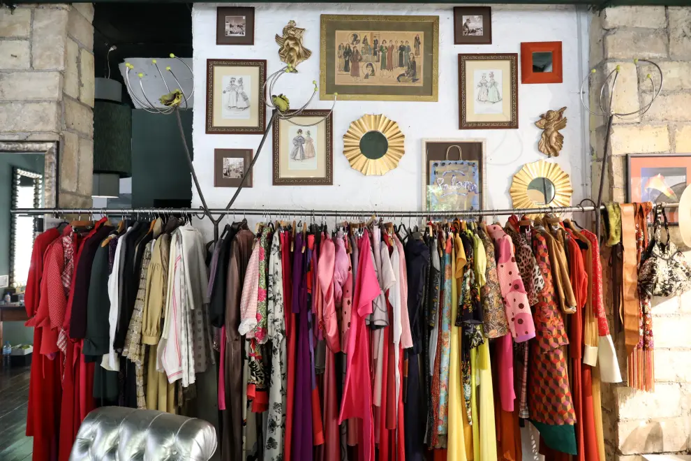 En Boutique Paloma se pueden encontrar ropa y complementos con la filosofía de la 'moda de archivo'.