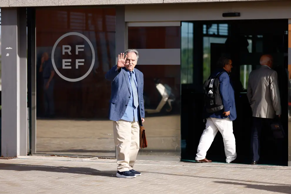 Óscar Fle, presidente de la Federación Aragonesa de Fútbol, a su llegada a la Asamble General Extraordinaria de la RFEF en Las Rozas (Madrid)
