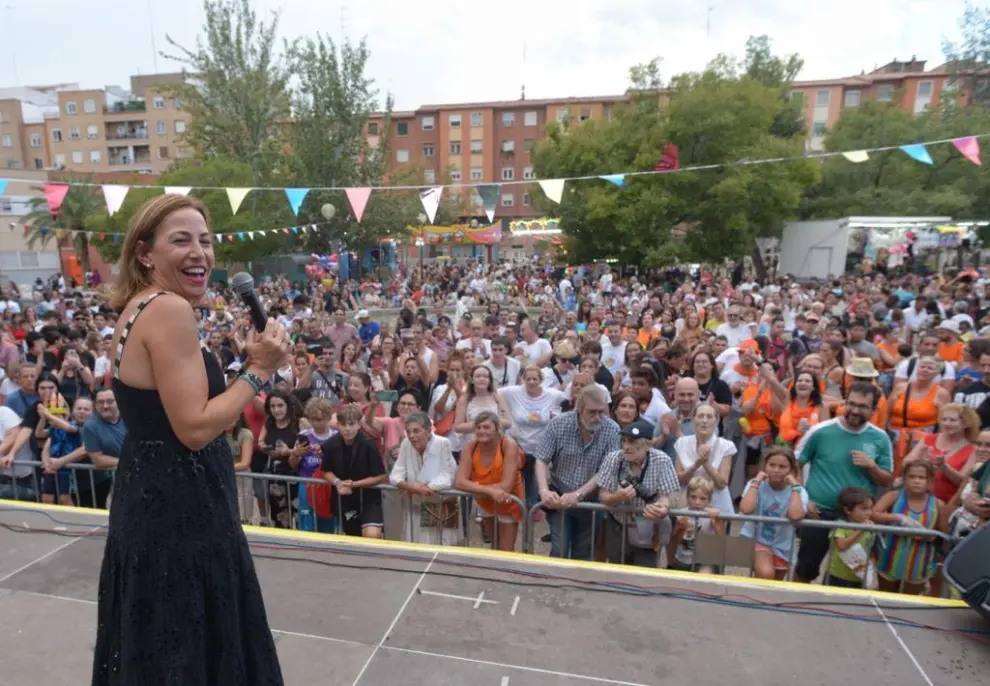La alcaldesa de Zaragoza ha participado en el inicio de las fiestas de San José.