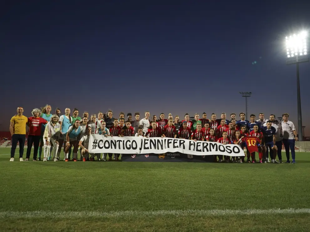 Pancarta en apoyo de Hermoso en el partido entre el Atletico Madrid v AC Milán, el sábado.