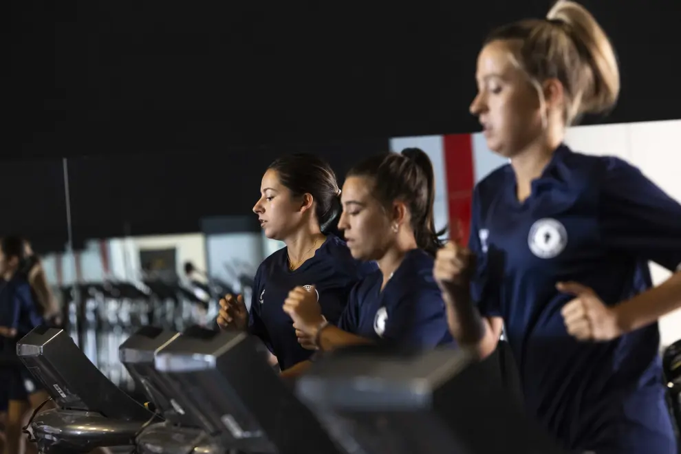 Entrenamiento de las jugadoras del Zaragoza Club de Fútbol Femenino, en el Gimnasio Palladium