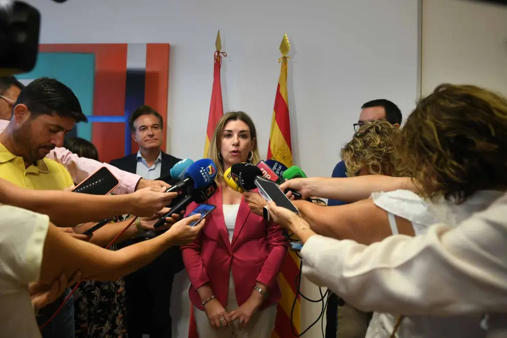 Reunión de la consejera de Educación, Ciencia y Universidades, Claudia Pérez Forniés, con representantes del ampa Claros del Bosque y el equipo directivo del CEIP María Zambrano