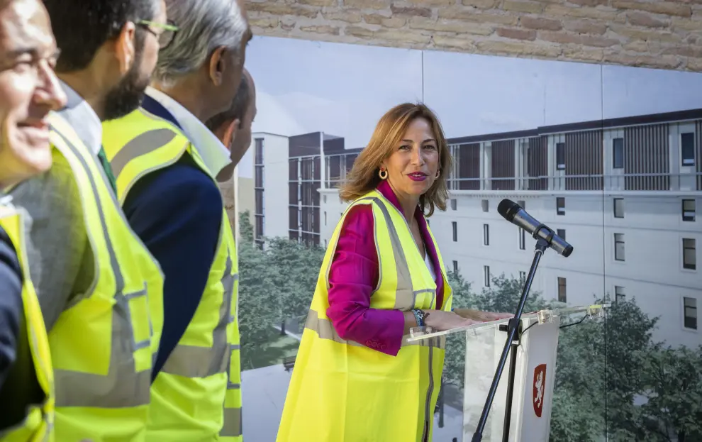 Visita de la alcaldesa de Zaragoza, Natalia Chueca, a la nueva residencia Xior Pontoneros