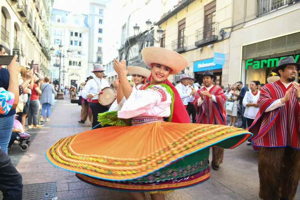 Desfile callejero del festival Eifolk 2023, el Encuentro Internacional de Folklore 'Ciudad de Zaragoza'