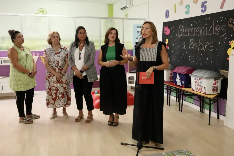 La alcaldesa Natalia Chueca ha visitado la Guardería Babie’s de Zaragoza para presentar la segunda edición del cheque familia