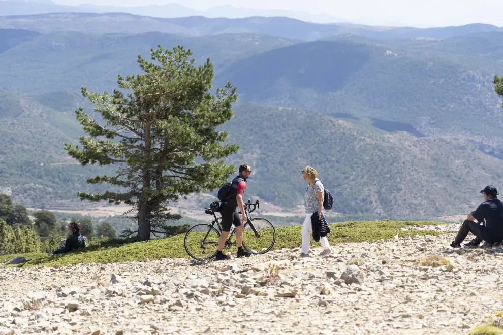 La Vuelta a España 2023 llega en su sexta etapa al Pico del Buitre en el Observatorio Astrofísico de Jalambre: ambiente de aficionados