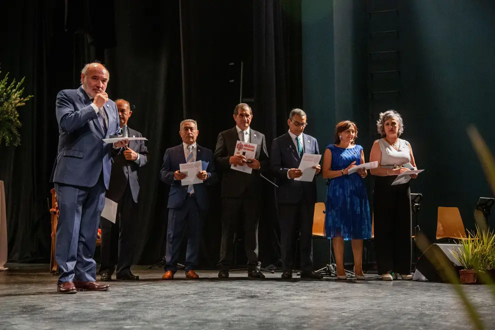 La localidad bilbilitana entregó ayer a una representación de alcaldes de barrios y pedanías el premio que concede antes de las fiestas, en el Teatro Capitol.