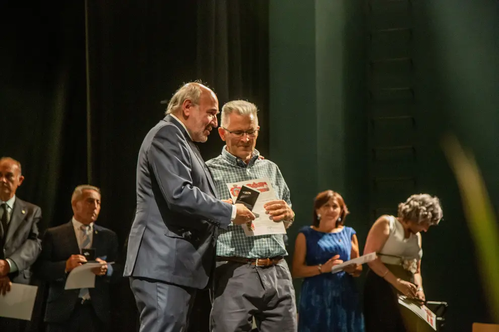 La localidad bilbilitana entregó ayer a una representación de alcaldes de barrios y pedanías el premio que concede antes de las fiestas, en el Teatro Capitol.