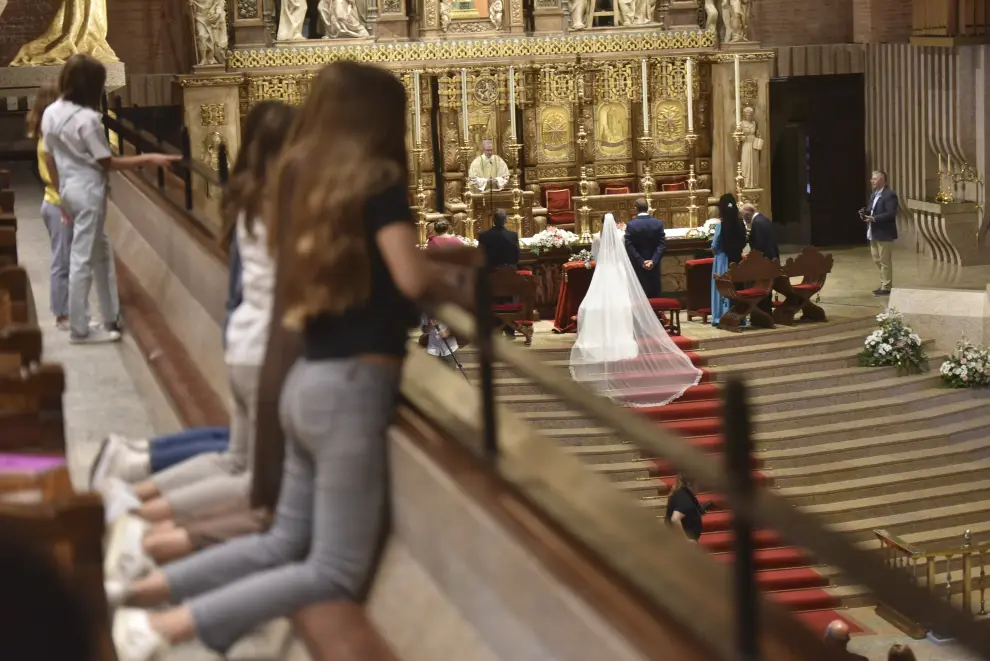 Solo una boda alteró la tranquilidad de un día histórico en el santuario de Torreciudad con el estreno del nuevo rector, José Mairal, nombrado por el Obispado de Barbastro-Monzón.