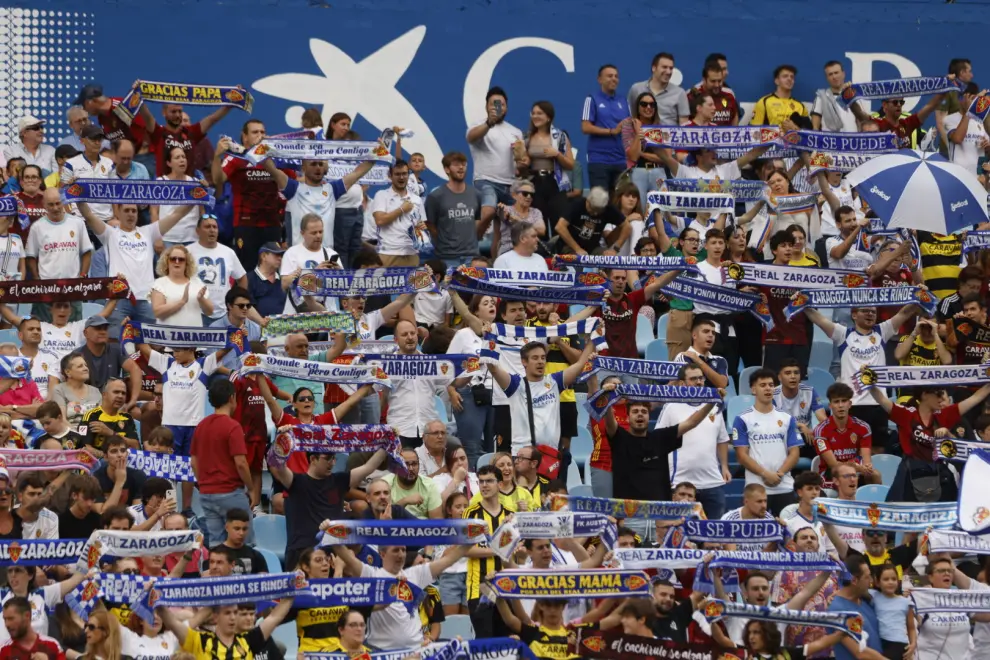 Aficionados en la grada de La Romareda en el partido Real Zaragoza - Eldense, de este domingo.