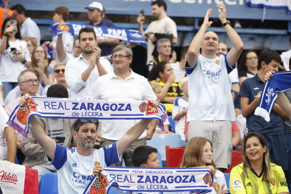 Aficionados en la grada de La Romareda en el partido Real Zaragoza - Eldense, de este domingo.