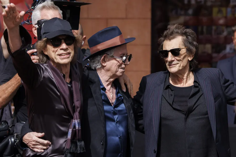 Los Rolling Stones han presentado su primer disco en casi 20 años en un teatro ante cientos de fans y periodistas.