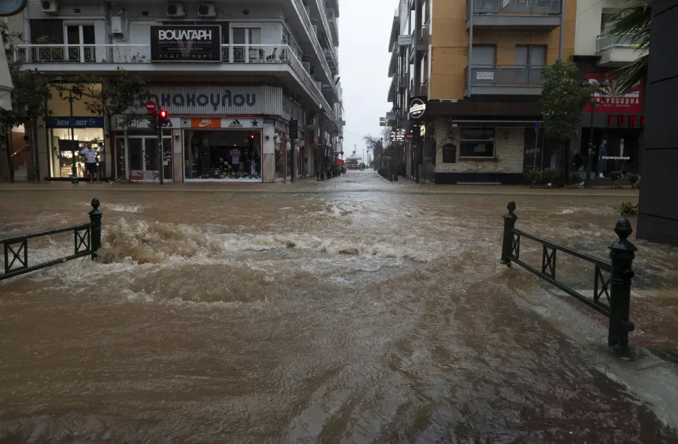 Volos (Greece), 06/09/2023.- A street flooded during the storm named Daniel in the area of Volos, Magnesia, Greece, 06 September 2023. A man died as unprecedented bad weather conditions have stricken the region of Magnesia and the city of Volos on 05 September. Meanwhile, the region of Magnesia was faced with heavy storm overnight which lasted for over 10 hours and the phenomena are expected to continue until 06 September. (tormenta, Grecia) EFE/EPA/HATZIPOLITIS NICOLAOS
