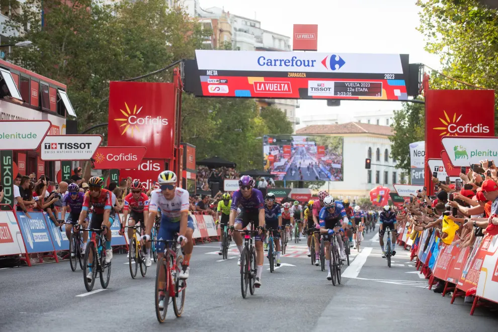 Fotos de la 12ª etapa de la Vuelta a España 2023, Ólvega-Zaragoza: ambiente en el paseo de María Agustín, final de etapa