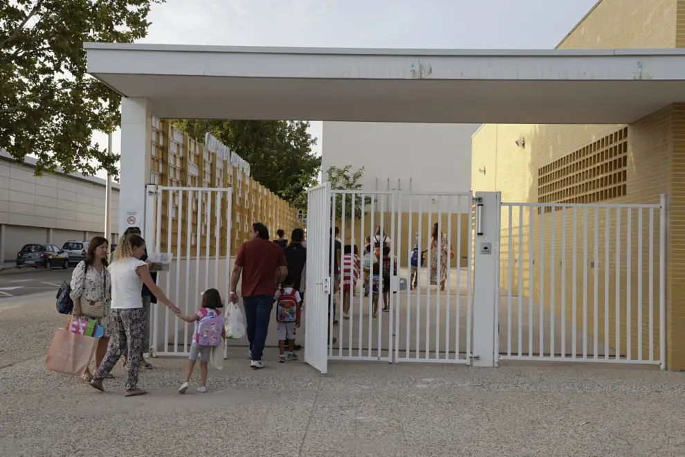 Inicio del curso escolar en el colegio María Zambrano de Parque Venecia en Zaragoza