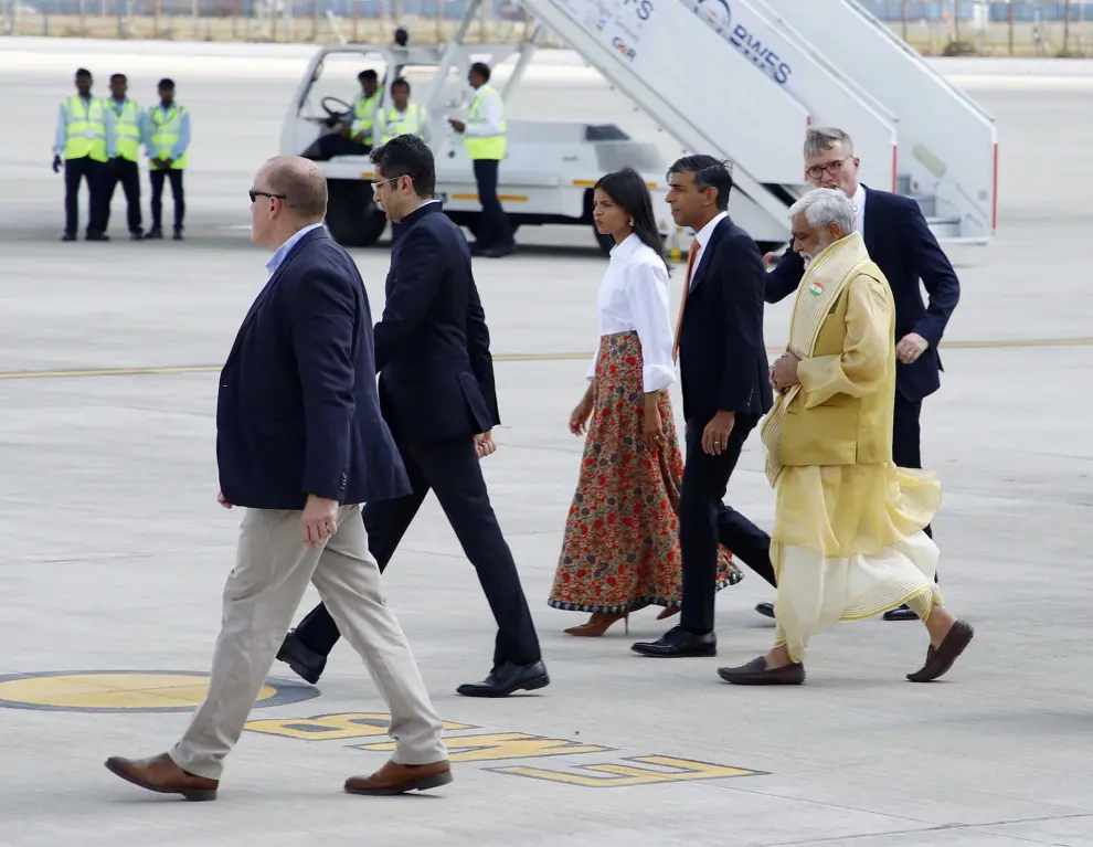 El Primer Ministro del Reino Unido, Rishi Sunak y su esposa Akshata Murty, en su llegada a la Cumbre del G20.