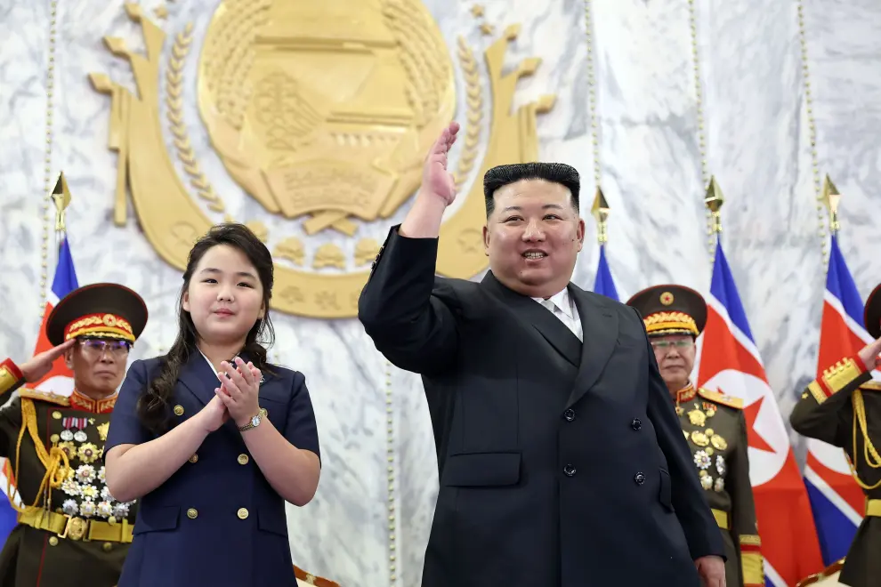 Corea del Norte celebra el 75 aniversario de la fundación del país: el líder Kim Jong-un y su hija