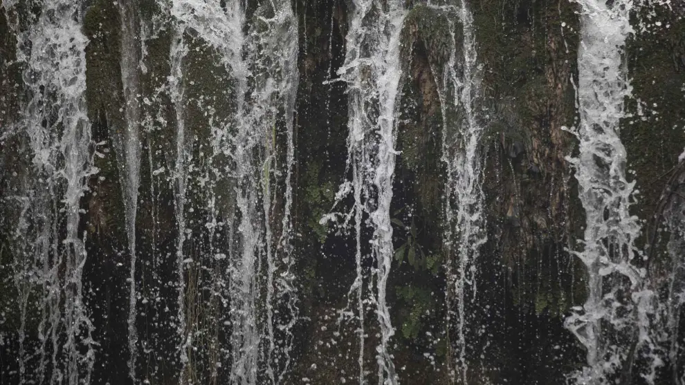 El relajante sonido de la caída del agua en la Cascada de Calmarza la convierten en una escapada ideal de la rutina