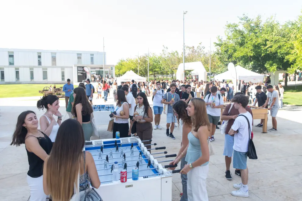 La Universidad San Jorge ha arrancado este lunes su decimonoveno curso con más de 3.000 alumnos de grado, 800 de ellos de nuevo ingreso, y cuatro nuevas titulaciones.