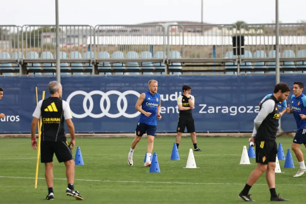 Entrenamiento del Real Zaragoza en la Ciudad Deportiva para preparar el partido contra el Racing de Santander