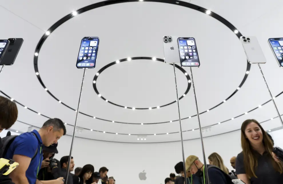 El gigante Apple ha lanzado este martes el iPhone 15, su primer teléfono con un puerto USB-C.