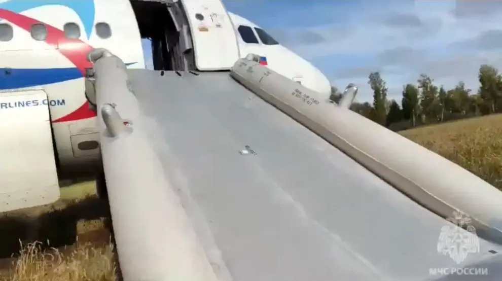 A view shows Russia's Ural Airlines plane flying from Sochi to Omsk after an emergency landing in western Siberia's Novosibirsk region, Russia, in this still image from video published September 12, 2023. Russian Emergencies Ministry/Handout via REUTERS ATTENTION EDITORS - THIS IMAGE WAS PROVIDED BY A THIRD PARTY. NO RESALES. NO ARCHIVES. MANDATORY CREDIT. WATERMARK FROM SOURCE. RUSSIA-AIRPLANE/LANDING
