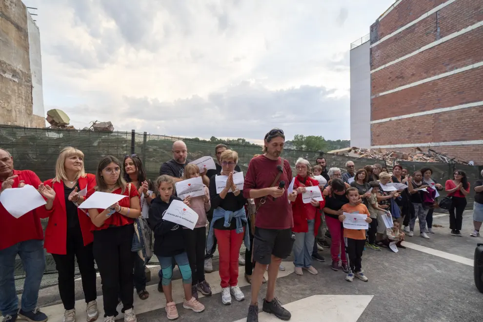 Concentracion de los afectados por el derrumbe en Teruel.